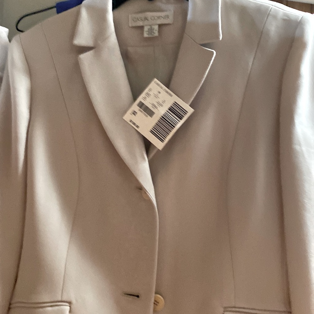 Casual corner Size 2 jacket and petite sophisticate size 0 pants.